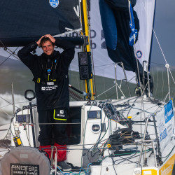 Tom Laperche à l'arrivé de la dernière étape de la Solitaire du Figaro 2022